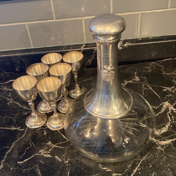 Vintage Decanter with 6 wine  glasses. - Picture 14 of 16
